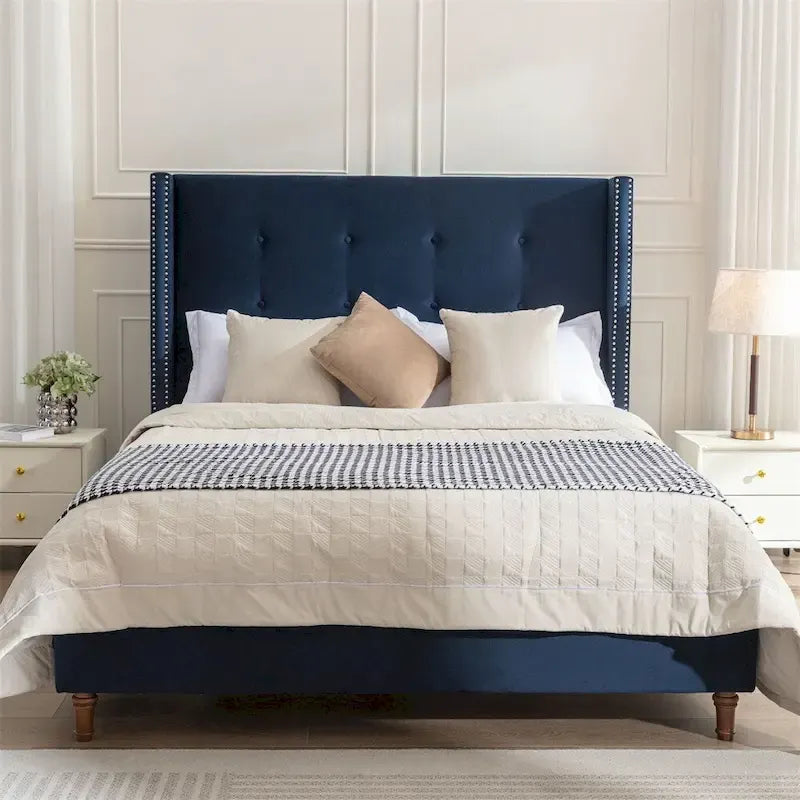Lit king size tapissé avec tête de lit capitonnée de 54 po et garniture cloutée