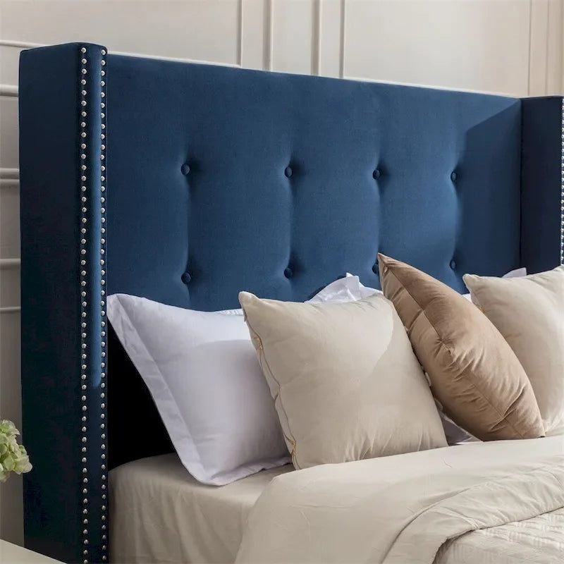 Lit king size tapissé avec tête de lit capitonnée de 54 po et garniture cloutée