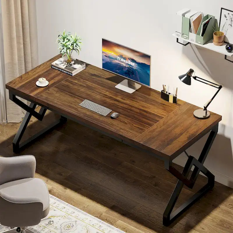 Grand bureau de 160 cm avec plateau en bois et cadre en métal